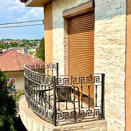 Casa Cristian בית הארחה 3*